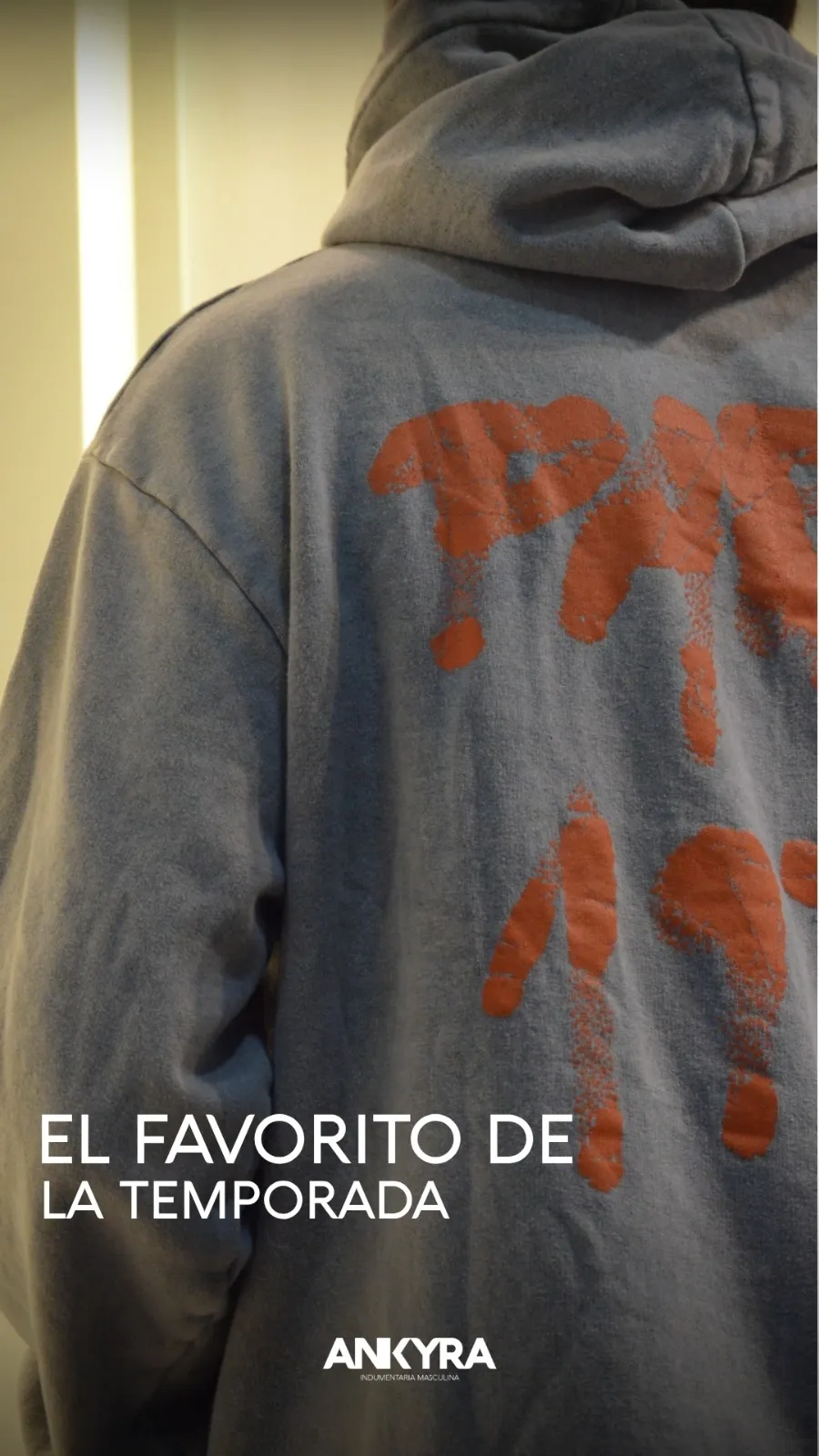 Buzo con capucha y estampa, favorito de la temporada